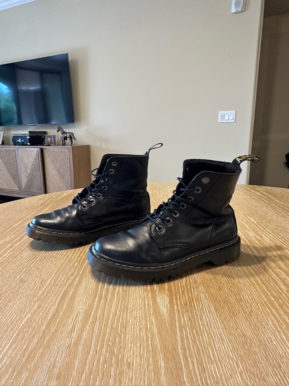EUC Women’s size 7 (38) Black Soft Leather Doc Marten Boots